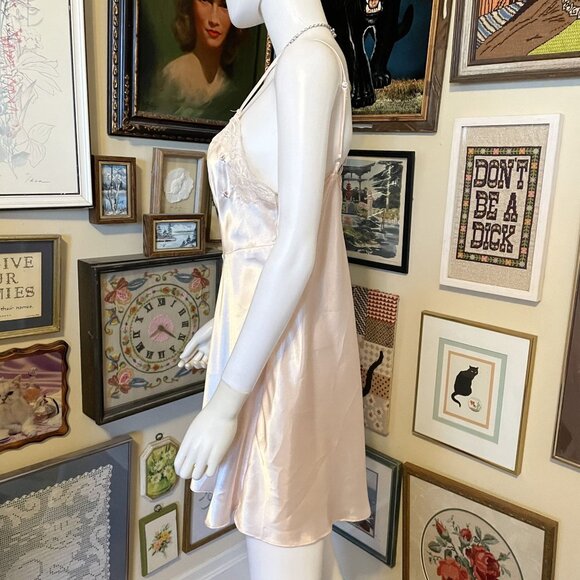 Val Mode Vintage Lingerie Nightgown Lace Trimmed Pearl Buttons Satin Size M - Picture 3 of 5